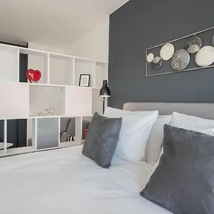 Above The Sea Апартаменты